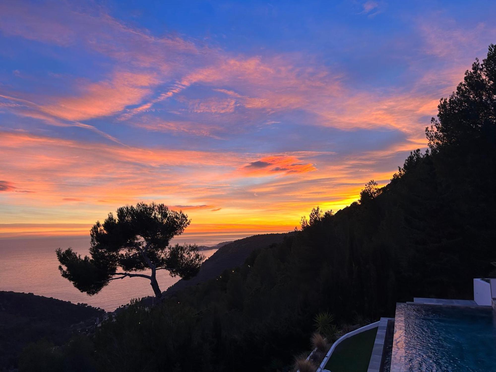 Eze - Appartement Dans Bas De Villa Avec Piscine Pres De Monaco Eksteriør billede
